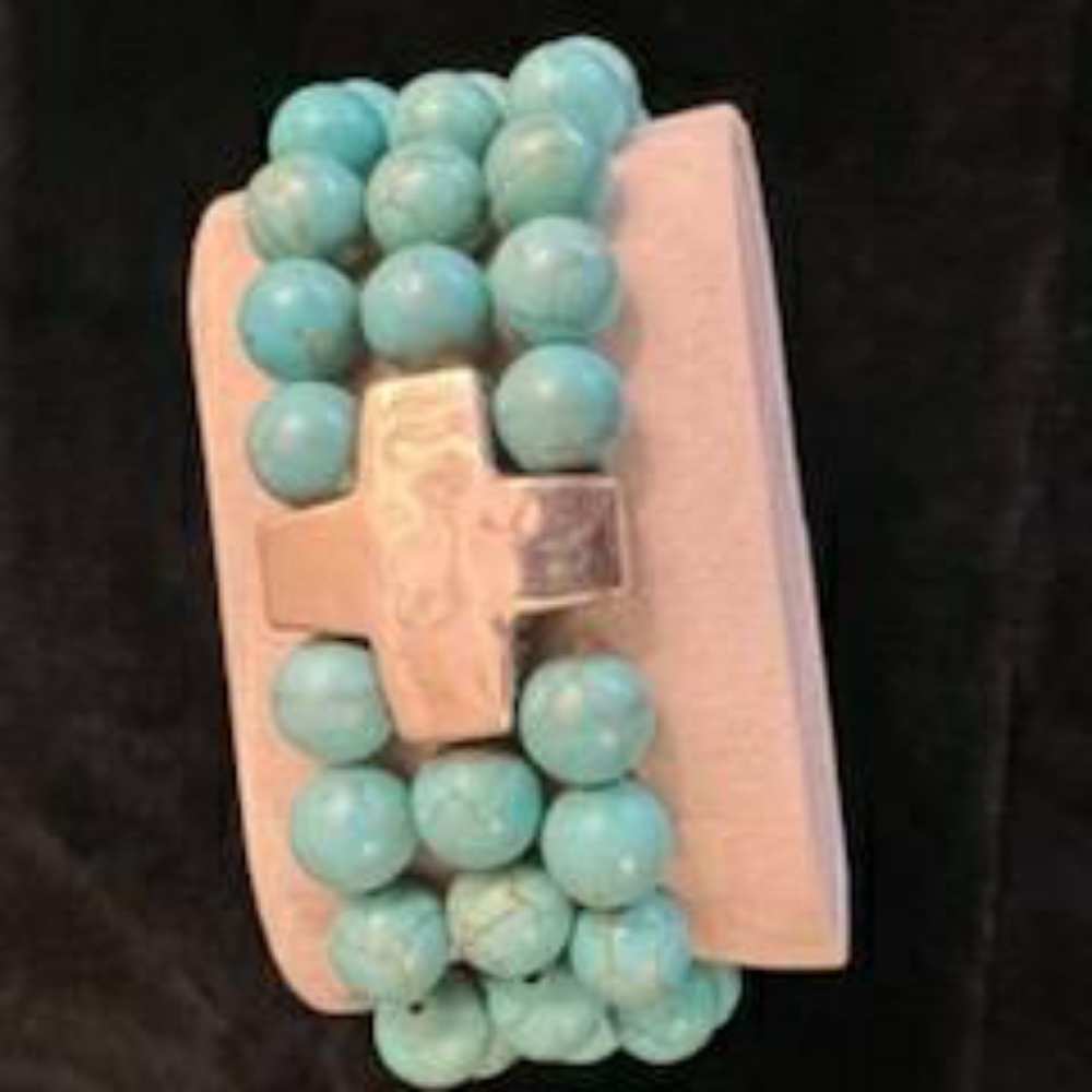 Turquoise Beaded Bracelet with Gold Accent